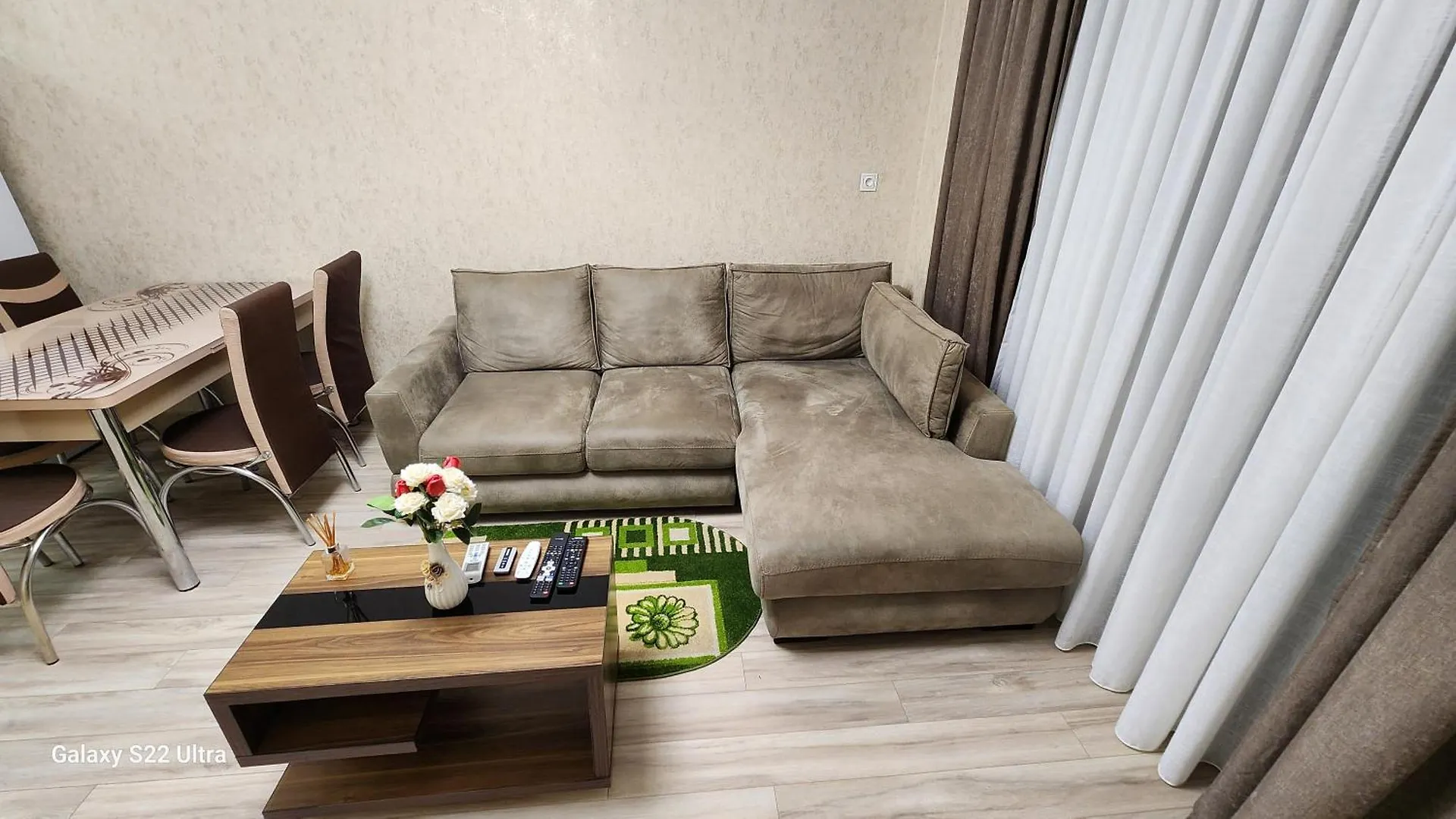 Modern City-Center Apartment With Balcony & Free Parking