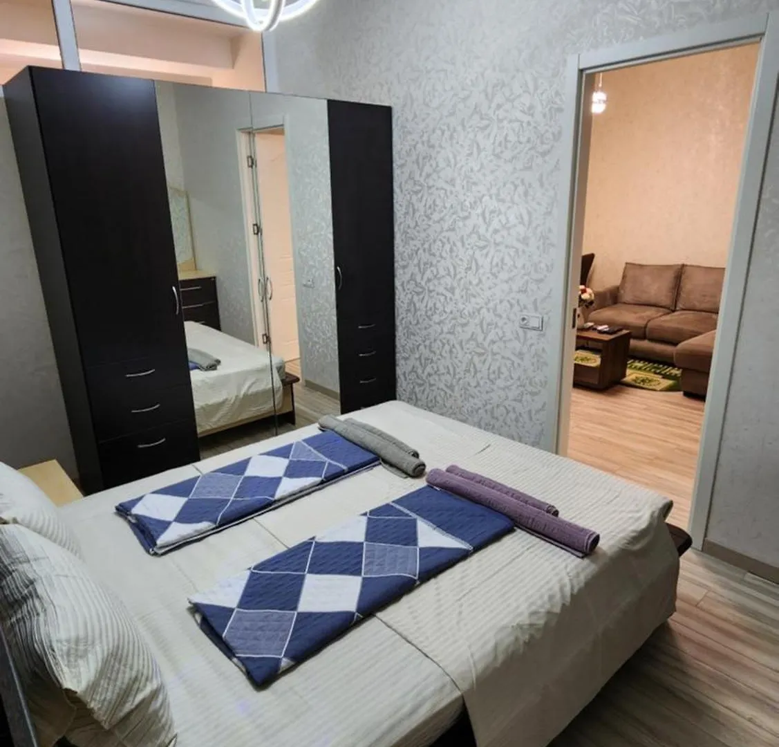 Modern City-Center Apartment With Balcony & Free Parking