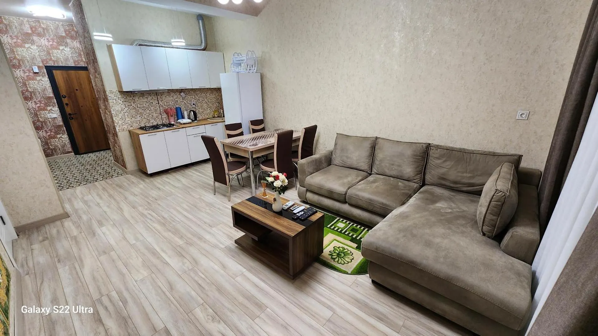 Modern City-Center Apartment With Balcony & Free Parking