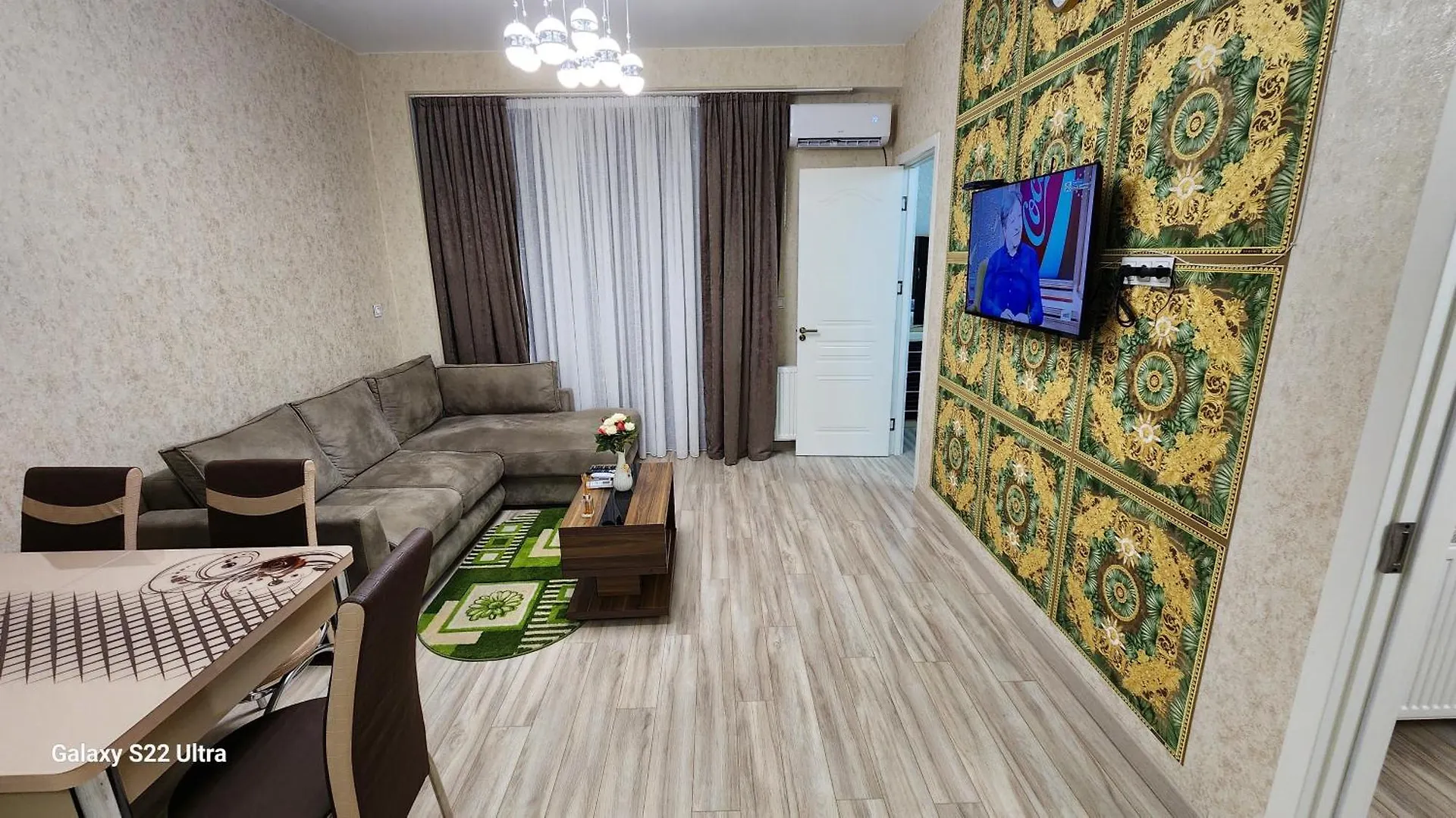 Modern City-Center Apartment With Balcony & Free Parking