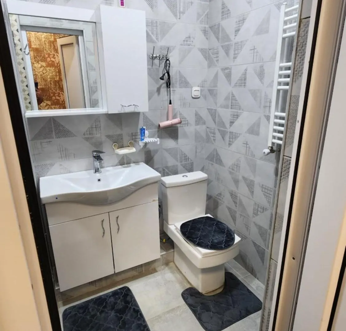Modern City-Center Apartment With Balcony & Free Parking 0*, Tbilisi