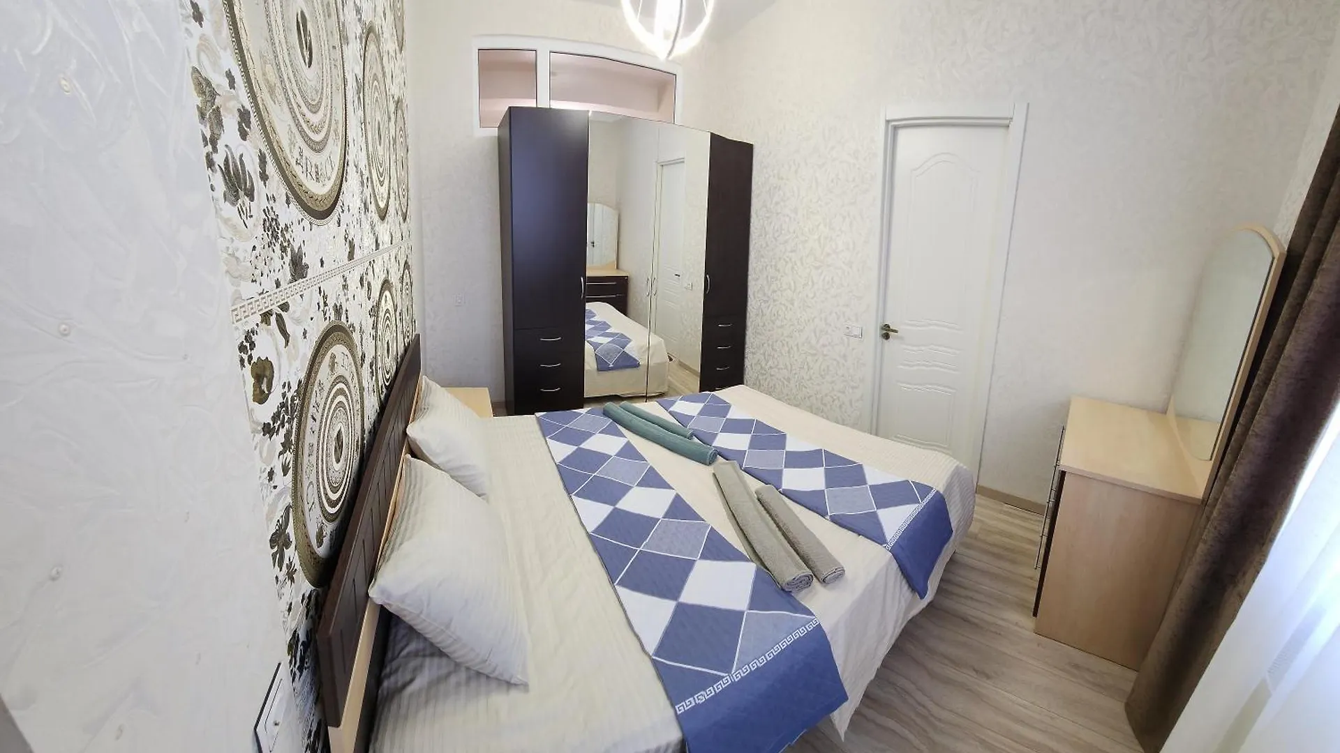 Modern City-Center Apartment With Balcony & Free Parking Tbilisi