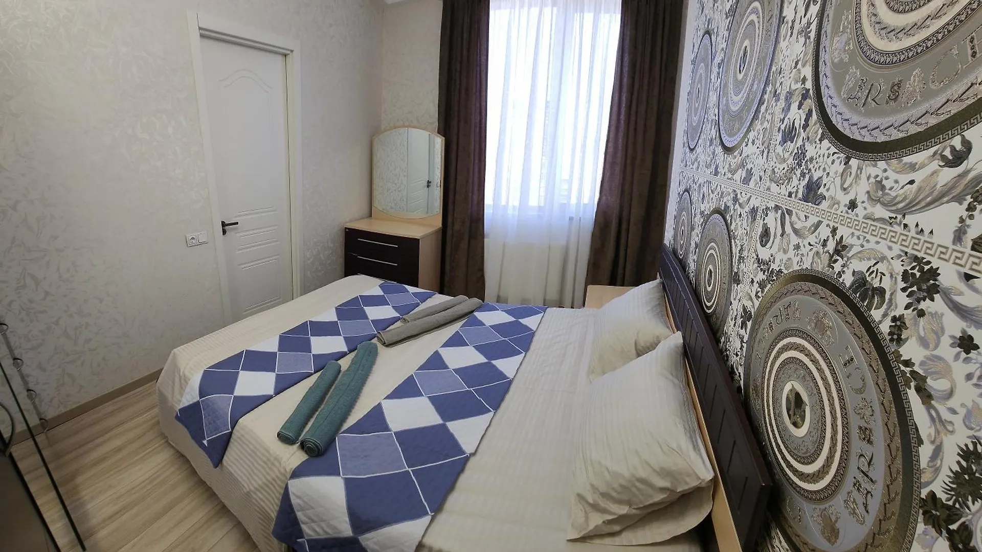 Modern City-Center Apartment With Balcony & Free Parking